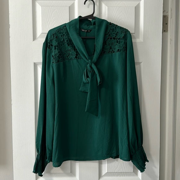 Beautiful blouse - Picture 1 of 5